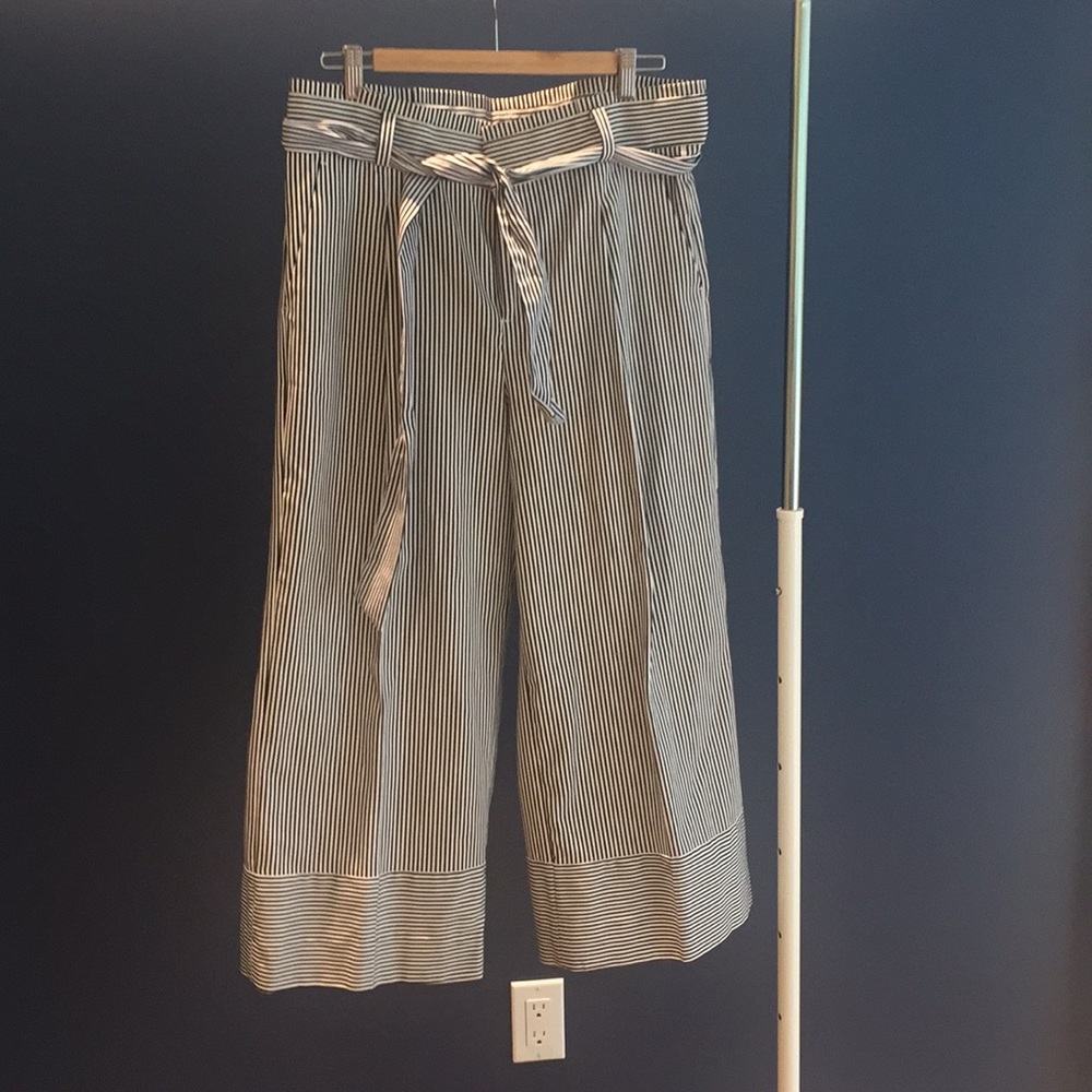 High-waisted, wise-leg pants.